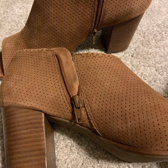 Jack Roger's tan wedges - Picture 2 of 6